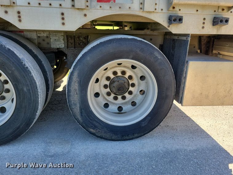 image for item DK5225 2004 Wilson PSDCL-411P  livestock trailer