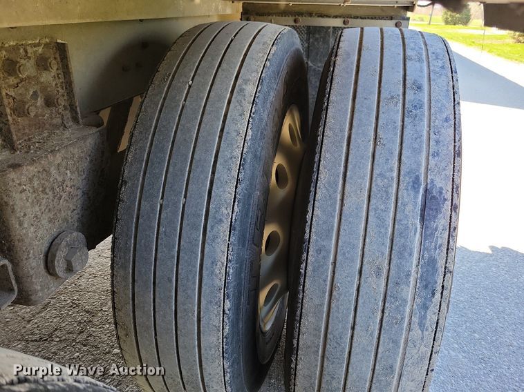 image for item DK5225 2004 Wilson PSDCL-411P  livestock trailer