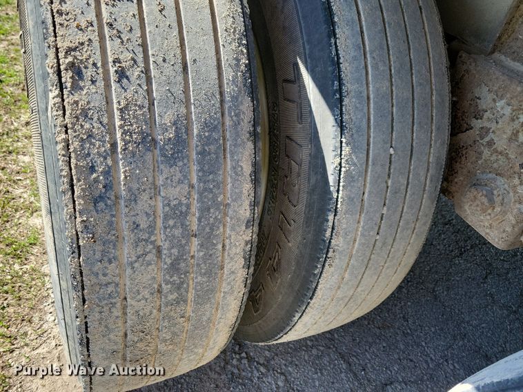 image for item DK5225 2004 Wilson PSDCL-411P  livestock trailer