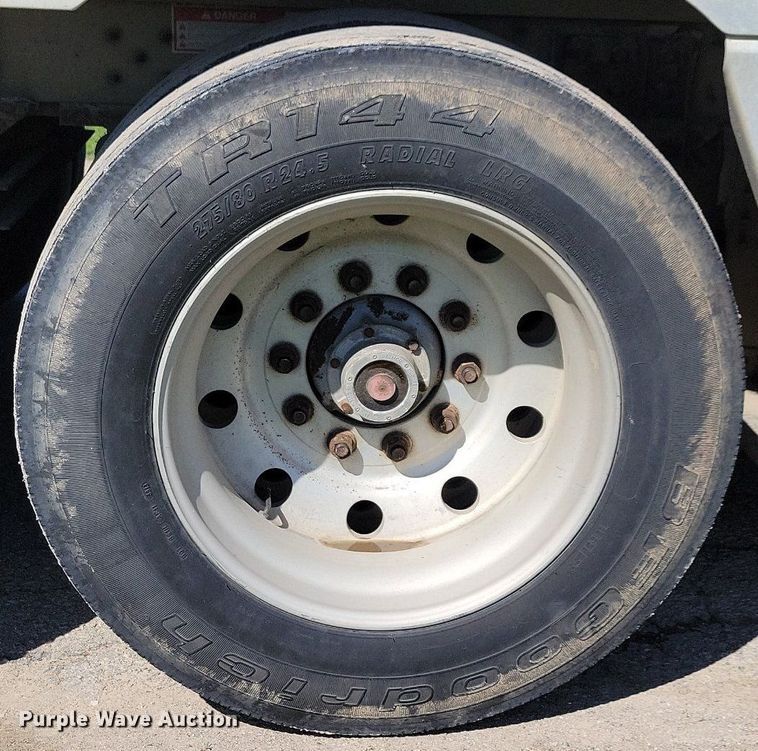 image for item DK5225 2004 Wilson PSDCL-411P  livestock trailer