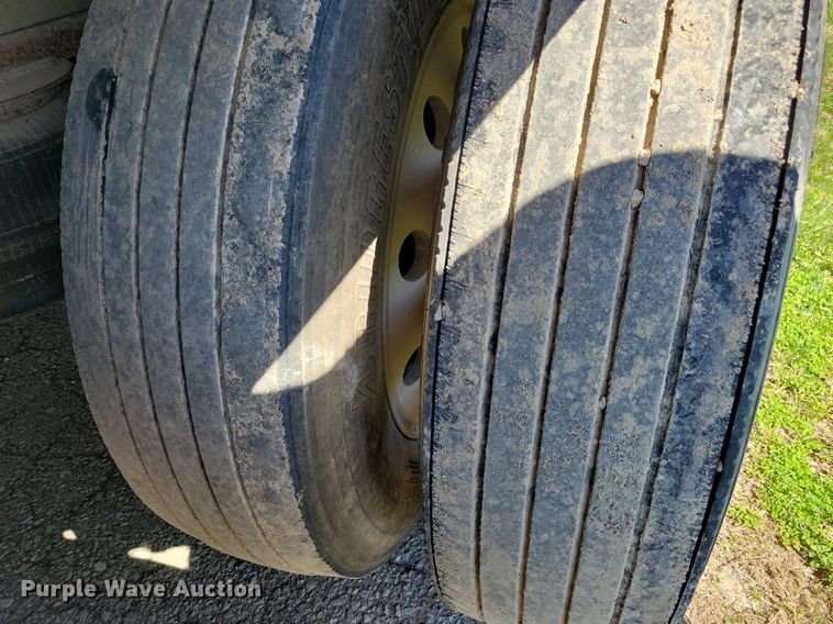 image for item DK5225 2004 Wilson PSDCL-411P  livestock trailer