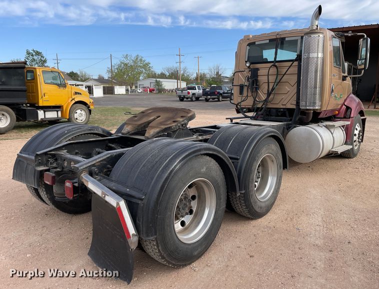 image for item DN4587 2011 International ProStar Plus 122  semi truck