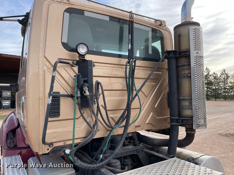 image for item DN4587 2011 International ProStar Plus 122  semi truck