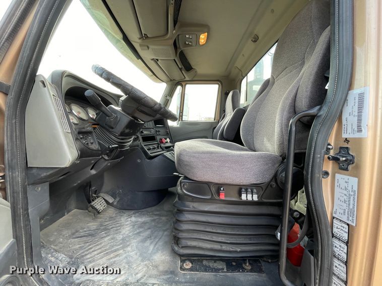 image for item DN4587 2011 International ProStar Plus 122  semi truck