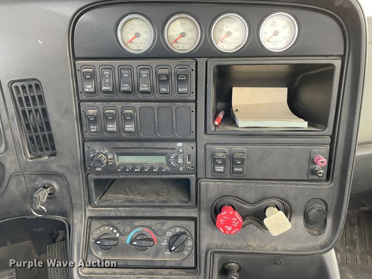 image for item DN4587 2011 International ProStar Plus 122  semi truck