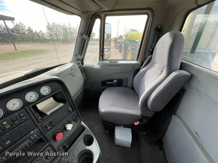 image for item DN4587 2011 International ProStar Plus 122  semi truck