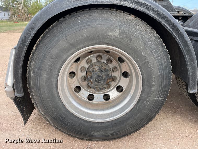 image for item DN4587 2011 International ProStar Plus 122  semi truck