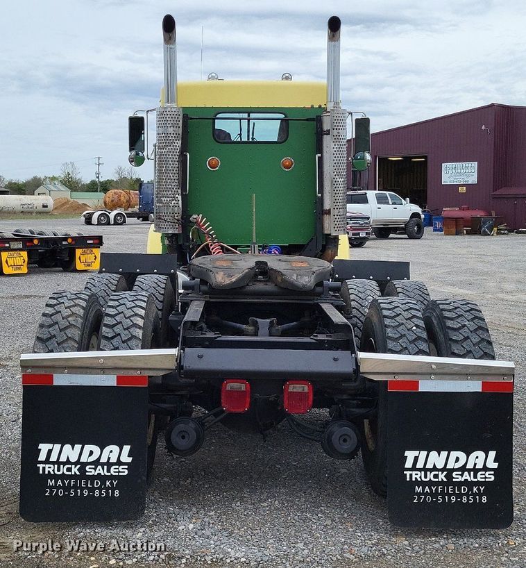 image for item DO3643 1998 Kenworth T800  semi truck