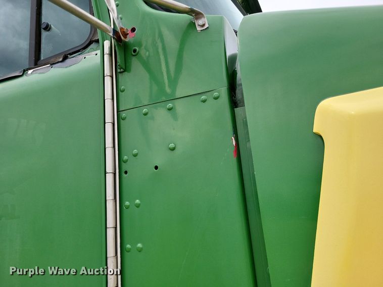 image for item DO3643 1998 Kenworth T800  semi truck