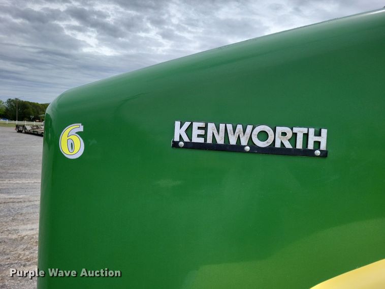 image for item DO3643 1998 Kenworth T800  semi truck