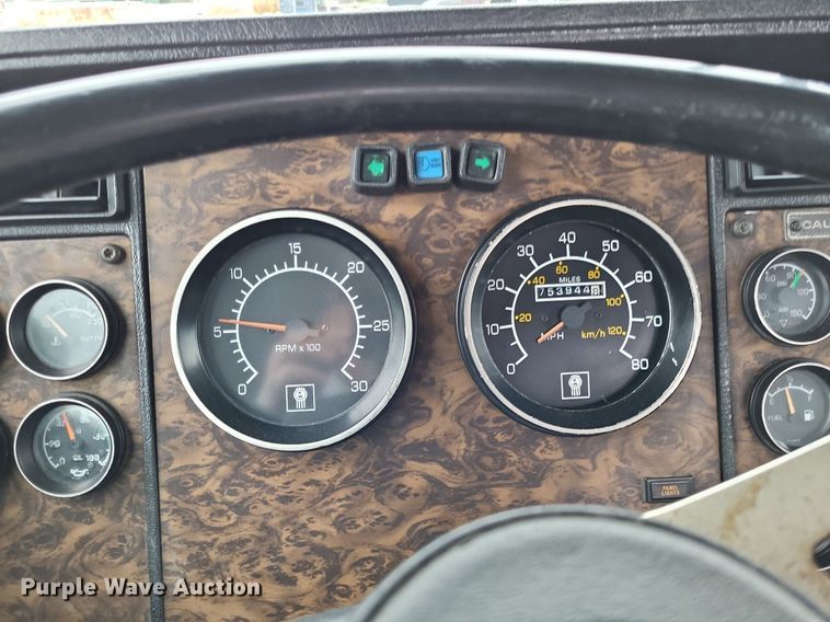 image for item DO3643 1998 Kenworth T800  semi truck