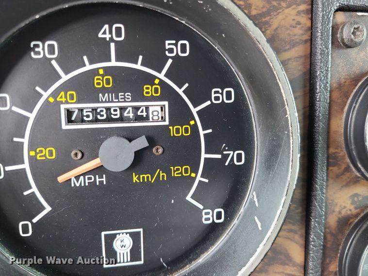 image for item DO3643 1998 Kenworth T800  semi truck