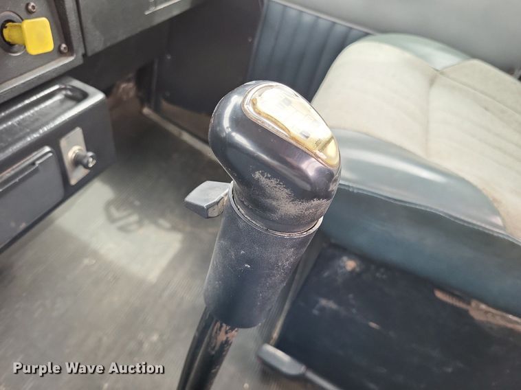 image for item DO3643 1998 Kenworth T800  semi truck