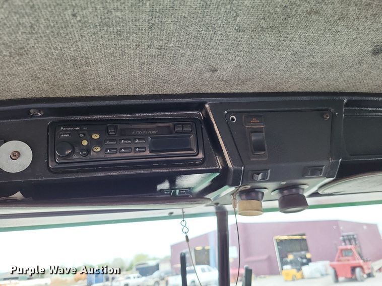 image for item DO3643 1998 Kenworth T800  semi truck