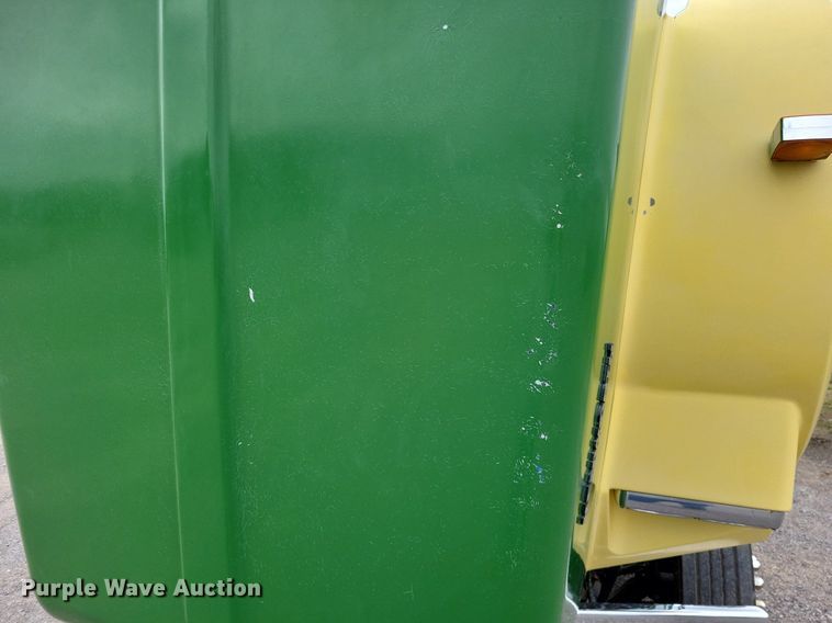 image for item DO3643 1998 Kenworth T800  semi truck