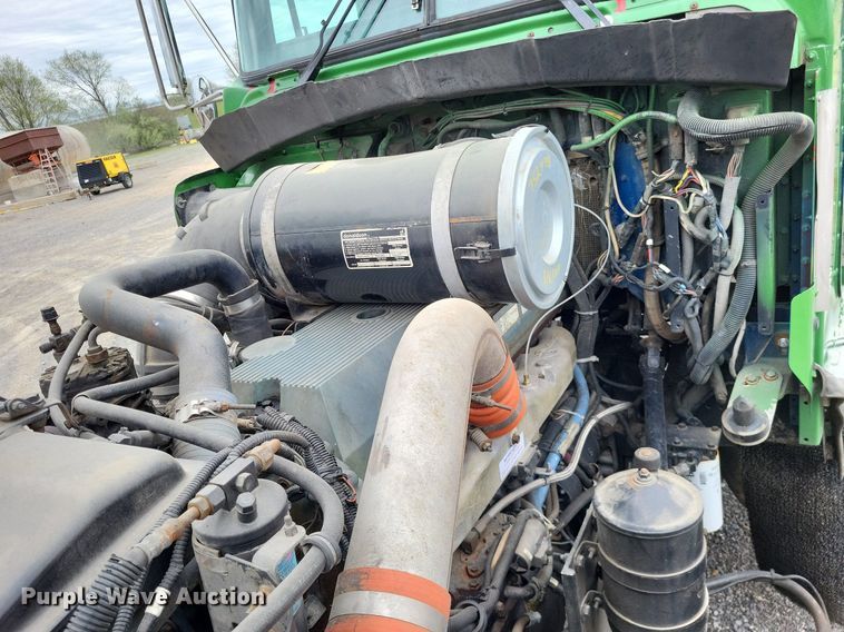 image for item DO3643 1998 Kenworth T800  semi truck