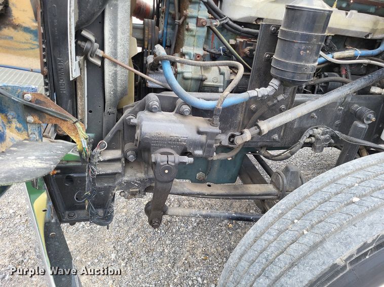 image for item DO3643 1998 Kenworth T800  semi truck