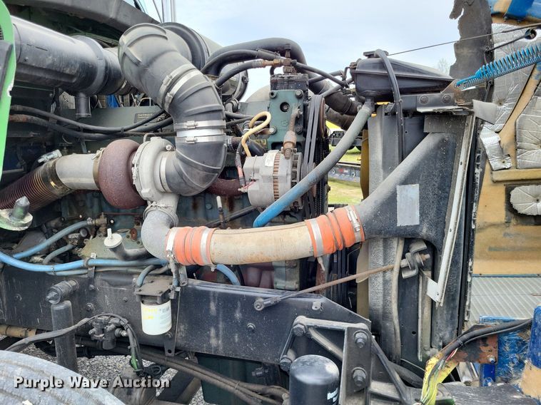 image for item DO3643 1998 Kenworth T800  semi truck