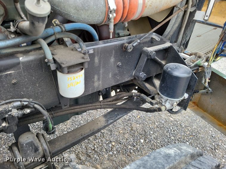 image for item DO3643 1998 Kenworth T800  semi truck