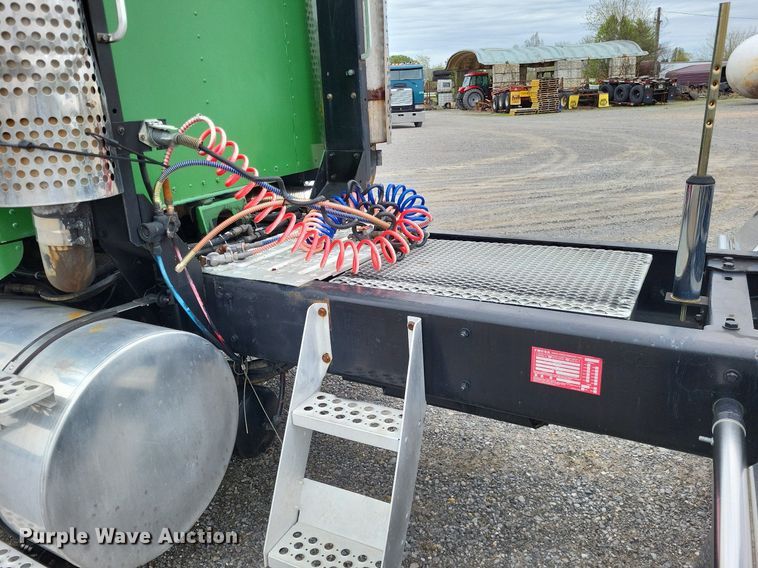 image for item DO3643 1998 Kenworth T800  semi truck