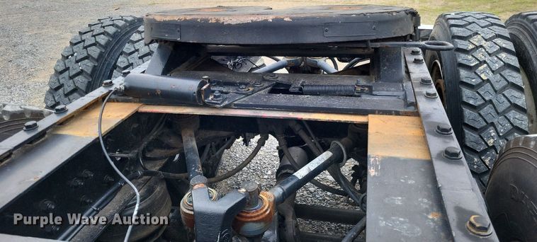 image for item DO3643 1998 Kenworth T800  semi truck