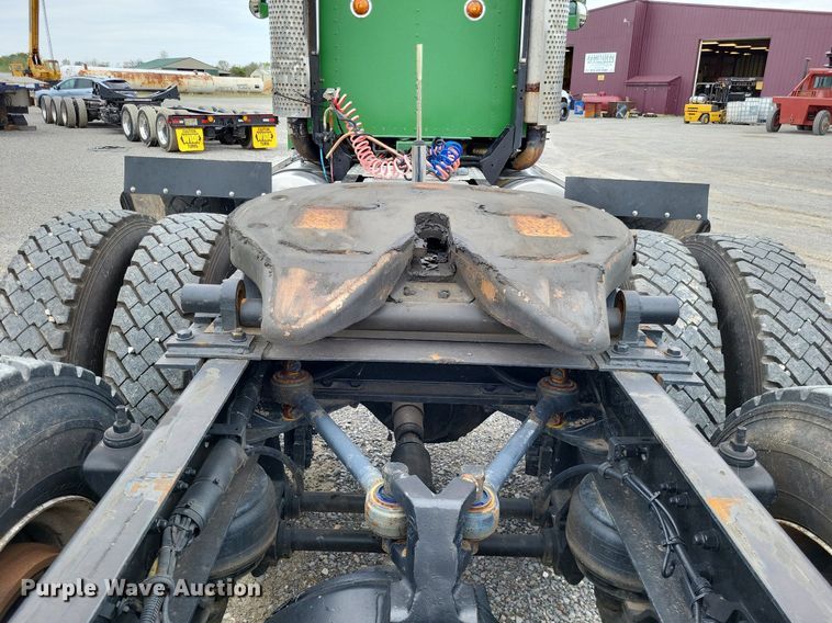 image for item DO3643 1998 Kenworth T800  semi truck