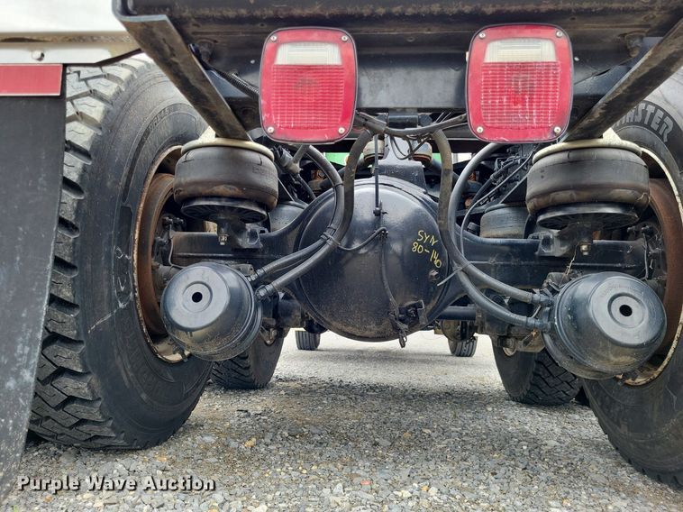 image for item DO3643 1998 Kenworth T800  semi truck