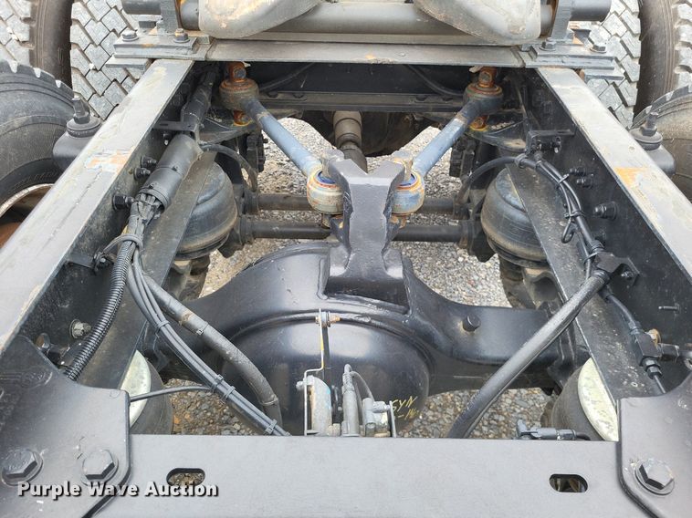 image for item DO3643 1998 Kenworth T800  semi truck