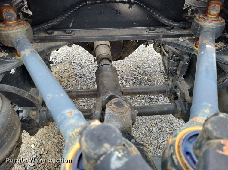 image for item DO3643 1998 Kenworth T800  semi truck