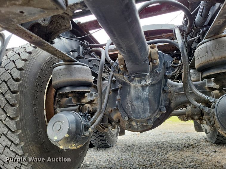 image for item DO3643 1998 Kenworth T800  semi truck