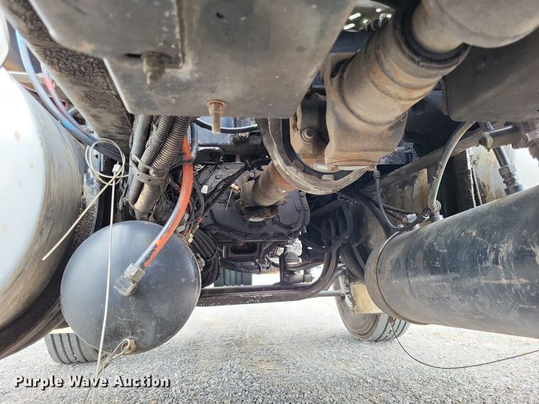 image for item DO3643 1998 Kenworth T800  semi truck