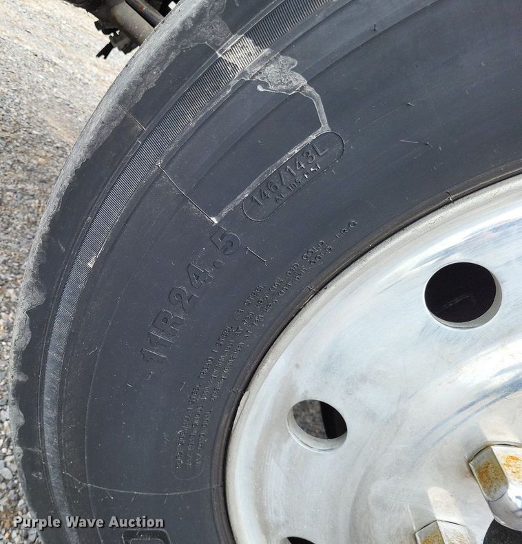 image for item DO3643 1998 Kenworth T800  semi truck