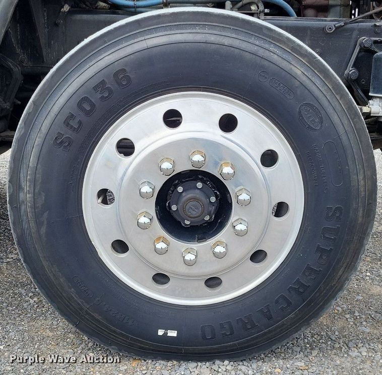 image for item DO3643 1998 Kenworth T800  semi truck