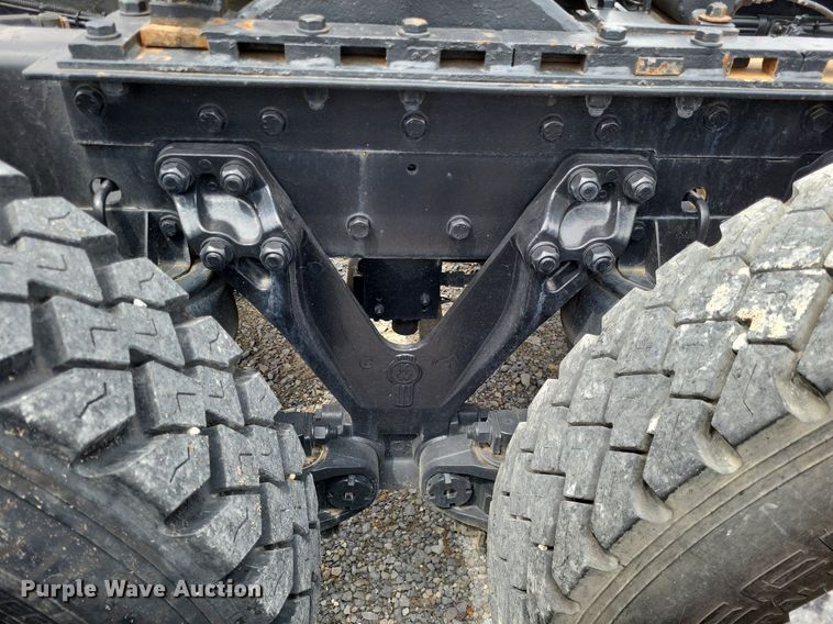 image for item DO3643 1998 Kenworth T800  semi truck