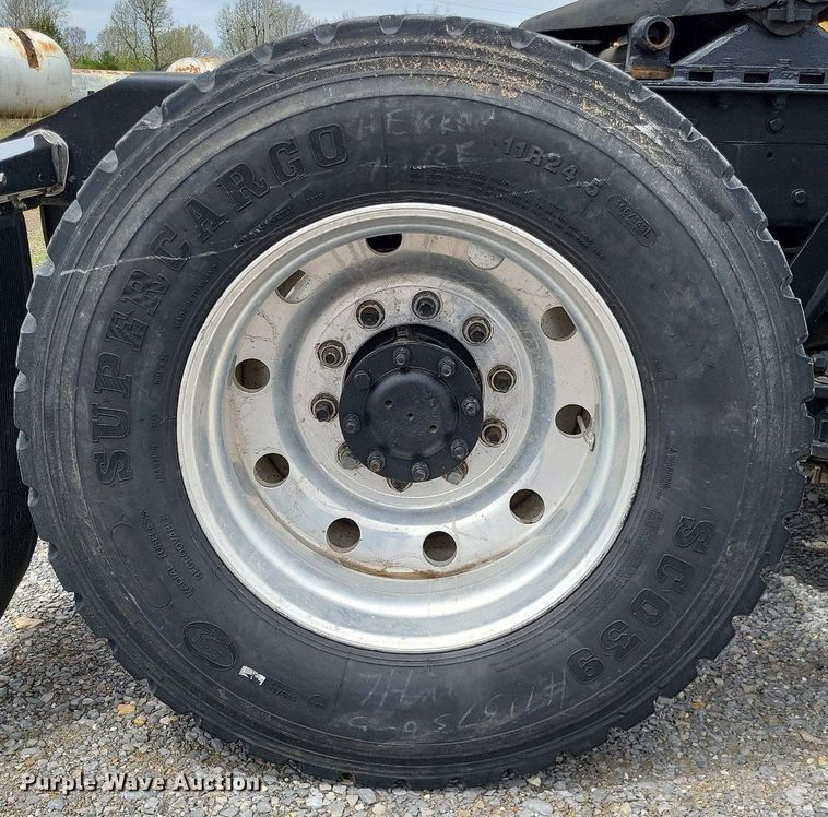 image for item DO3643 1998 Kenworth T800  semi truck