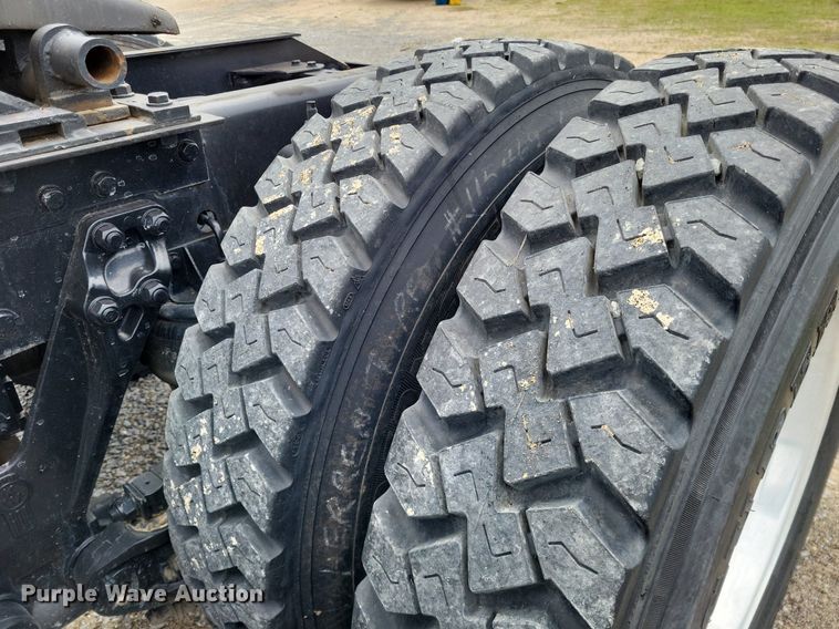 image for item DO3643 1998 Kenworth T800  semi truck