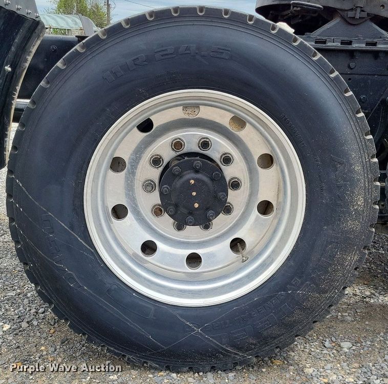 image for item DO3643 1998 Kenworth T800  semi truck