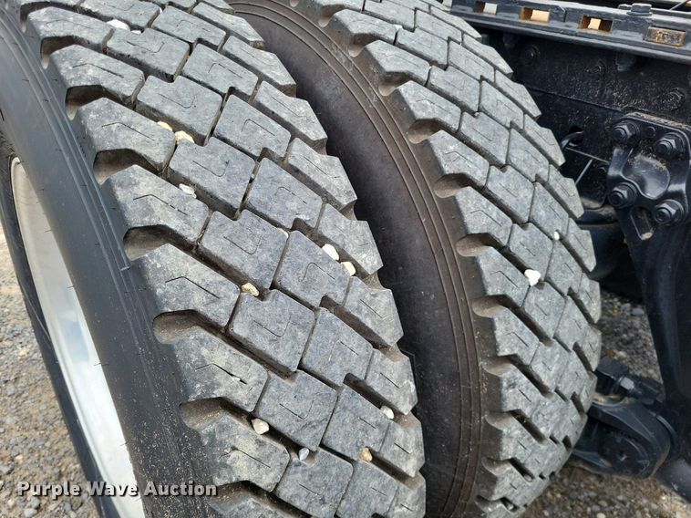 image for item DO3643 1998 Kenworth T800  semi truck