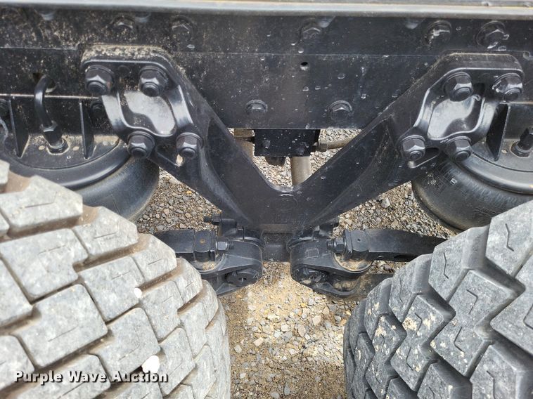 image for item DO3643 1998 Kenworth T800  semi truck