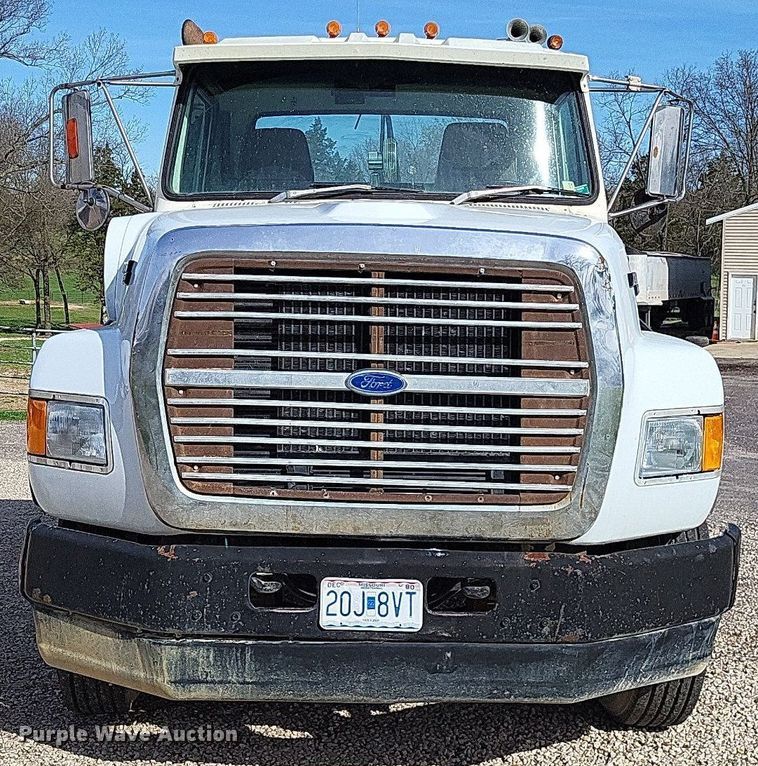 image for item DO3644 1993 Ford Aeromax L9000  semi truck