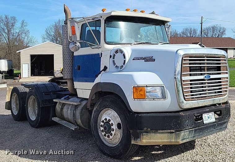 image for item DO3644 1993 Ford Aeromax L9000  semi truck