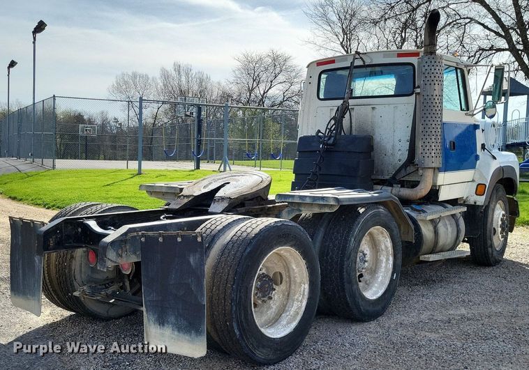 image for item DO3644 1993 Ford Aeromax L9000  semi truck