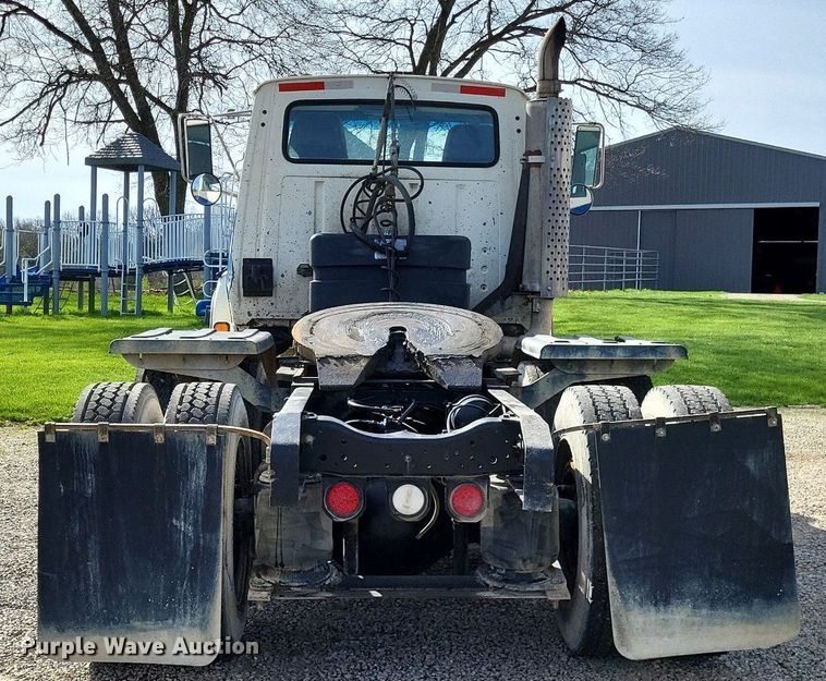 image for item DO3644 1993 Ford Aeromax L9000  semi truck