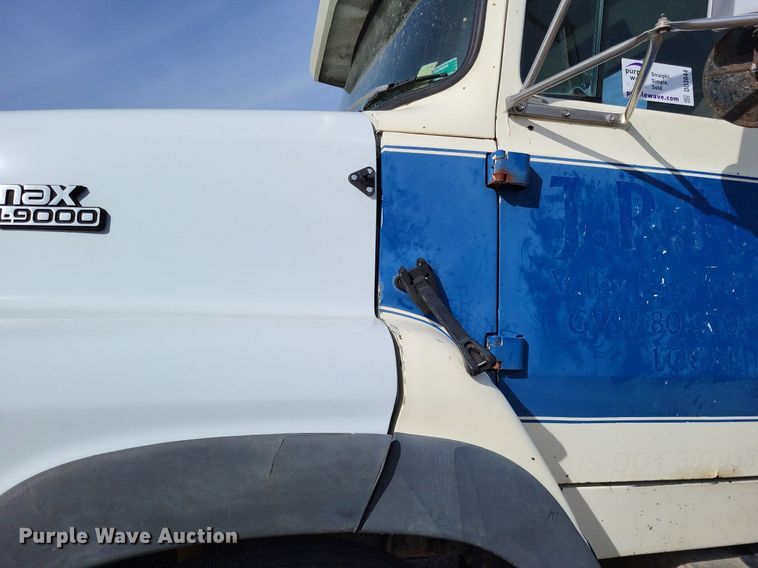 image for item DO3644 1993 Ford Aeromax L9000  semi truck