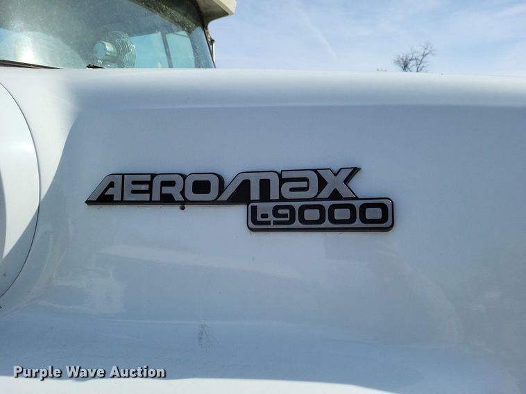 image for item DO3644 1993 Ford Aeromax L9000  semi truck