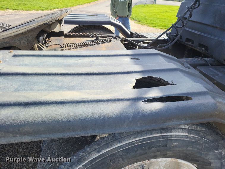 image for item DO3644 1993 Ford Aeromax L9000  semi truck