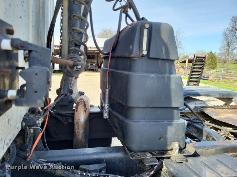 image for item DO3644 1993 Ford Aeromax L9000  semi truck