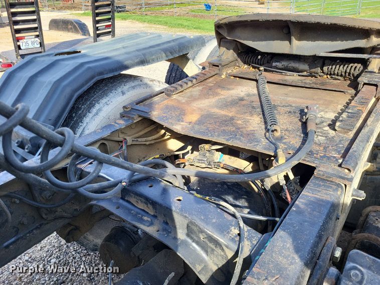 image for item DO3644 1993 Ford Aeromax L9000  semi truck