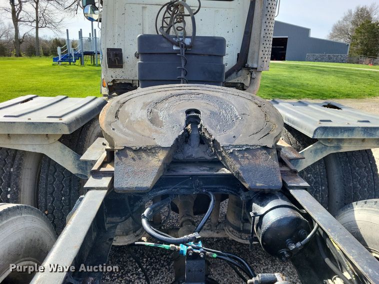 image for item DO3644 1993 Ford Aeromax L9000  semi truck