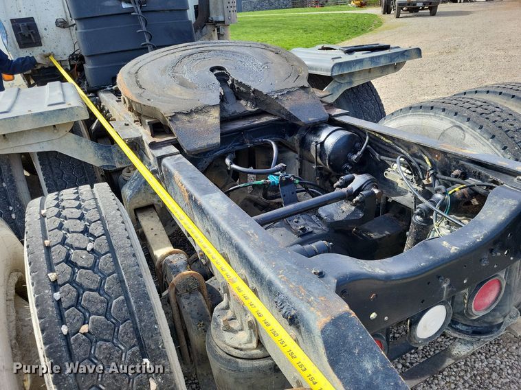 image for item DO3644 1993 Ford Aeromax L9000  semi truck